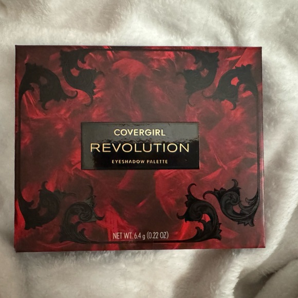 COVERGIRL Other - COVERGIRL Revolution Eyeshadow Palette - Red and Black